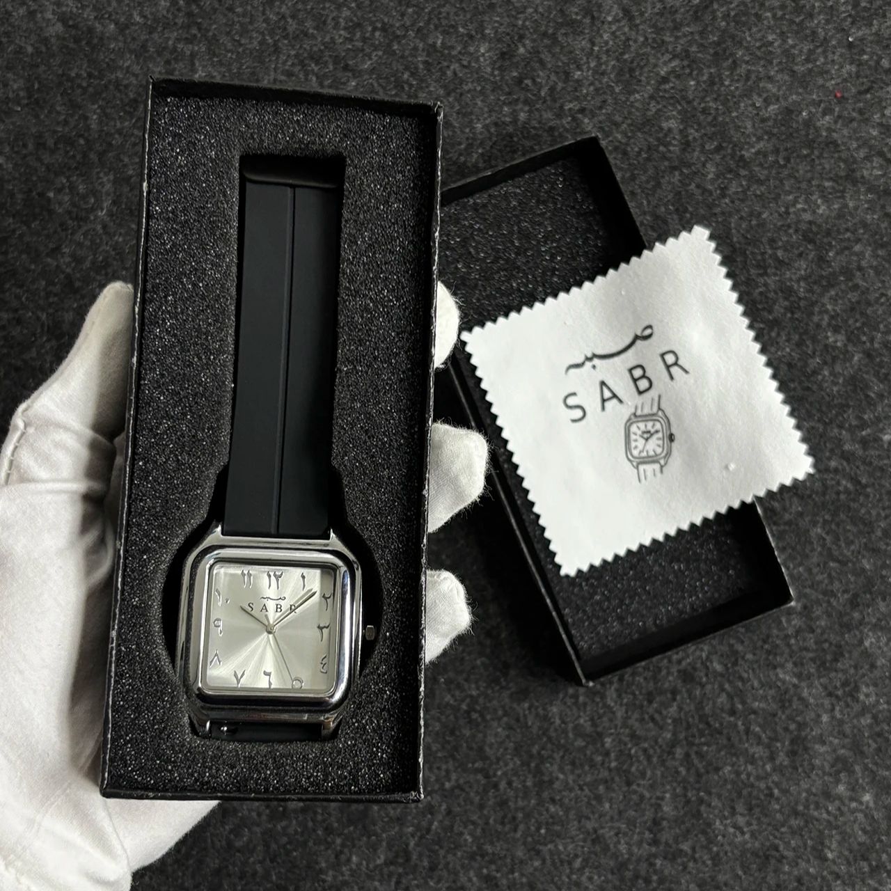 SABR Arabic Numeral Watch Men  - đánh giá và giá Cartier Watch Santos