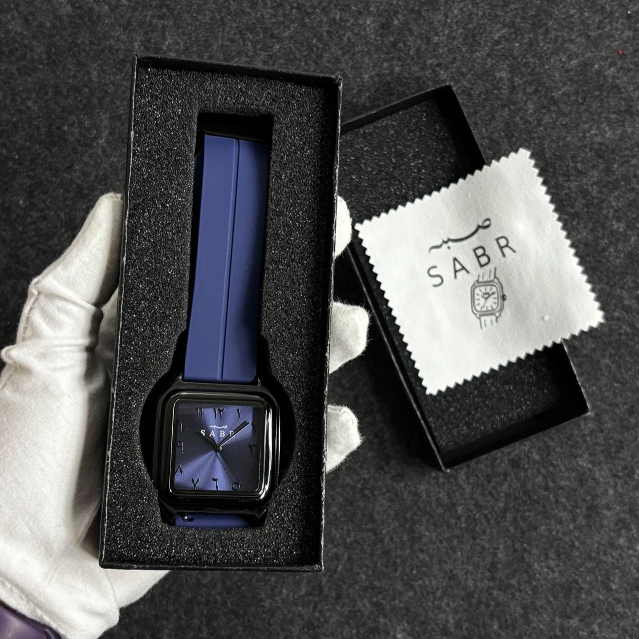SABR Arabic Numeral Watch Men  - đánh giá và giá Cartier Watch Santos